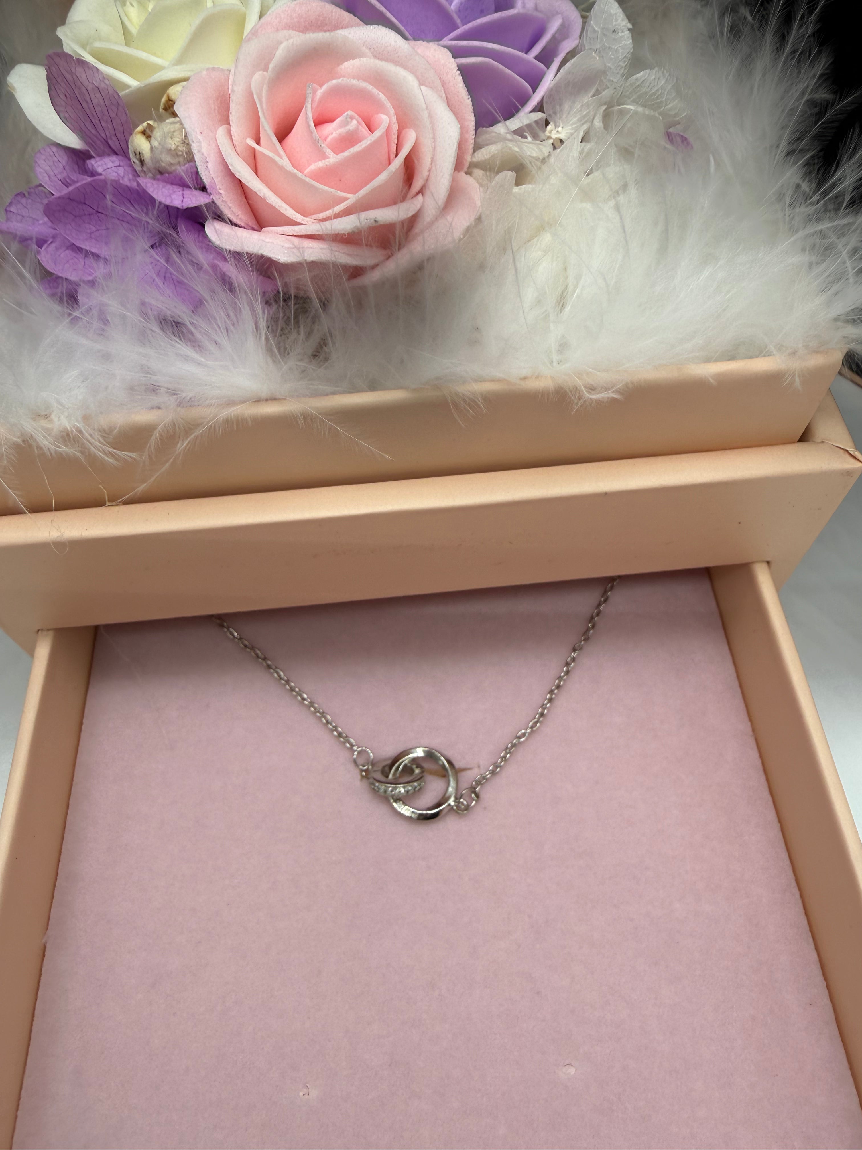 Cute floral gift box and necklace set